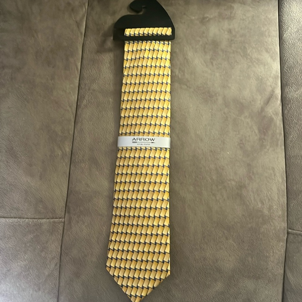 Arrow necktie NWT